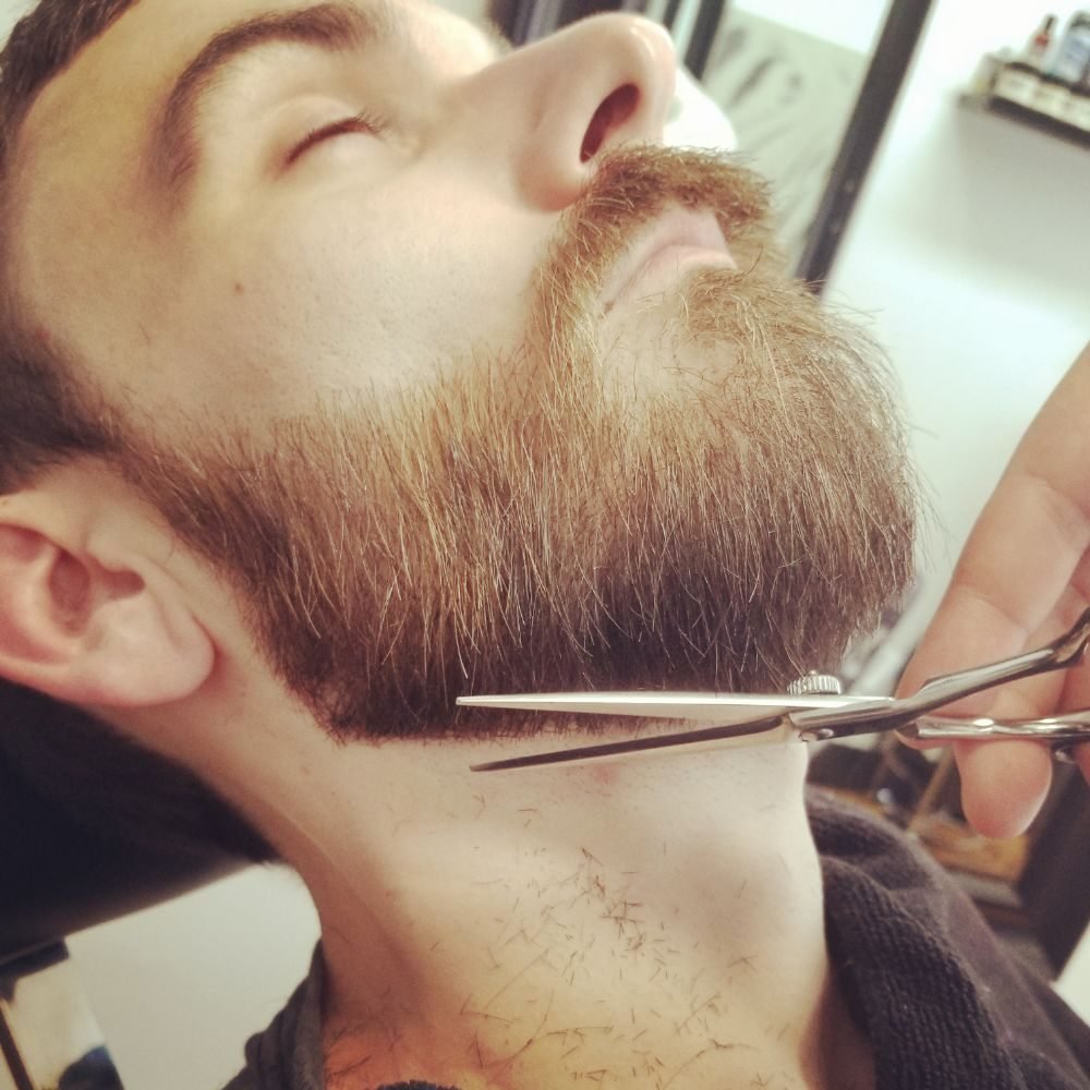 High-end men's haircut and personalized grooming experience in Brooklyn 11206